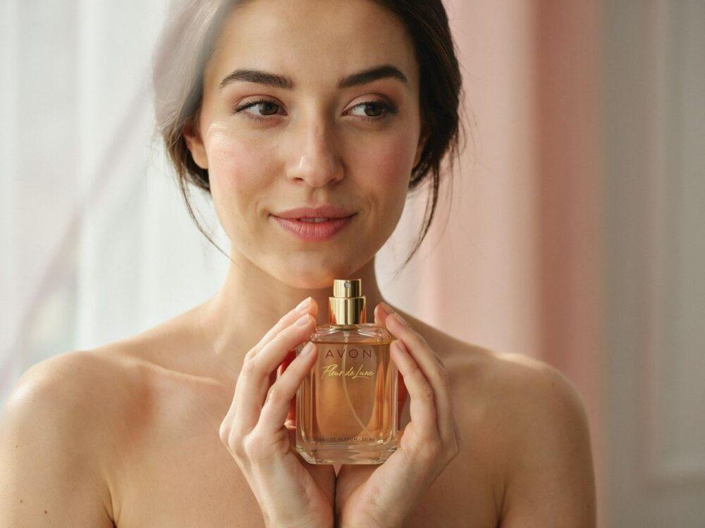 flakony perfum Avon